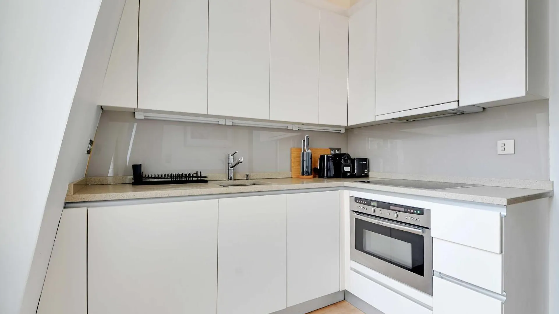 Charming 2Br - 5P - Eiffel Tower - Trocadero contacts